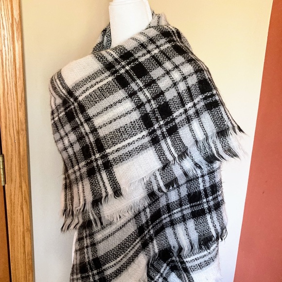 Modcloth large plaid blanket scarf wrap fringe black & white pattern 54”x54” - Picture 2 of 13